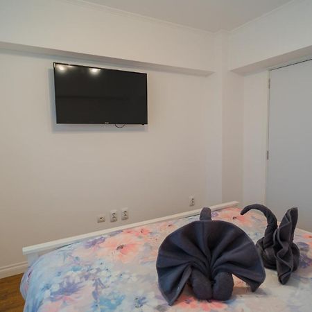 Cozy & Spacious 2Br Apartment With Netflix ブカレスト エクステリア 写真