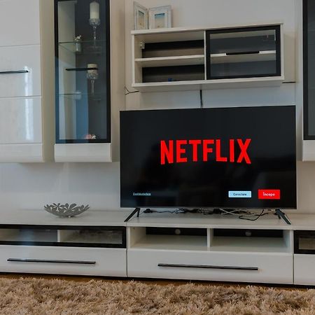 Cozy & Spacious 2Br Apartment With Netflix ブカレスト エクステリア 写真