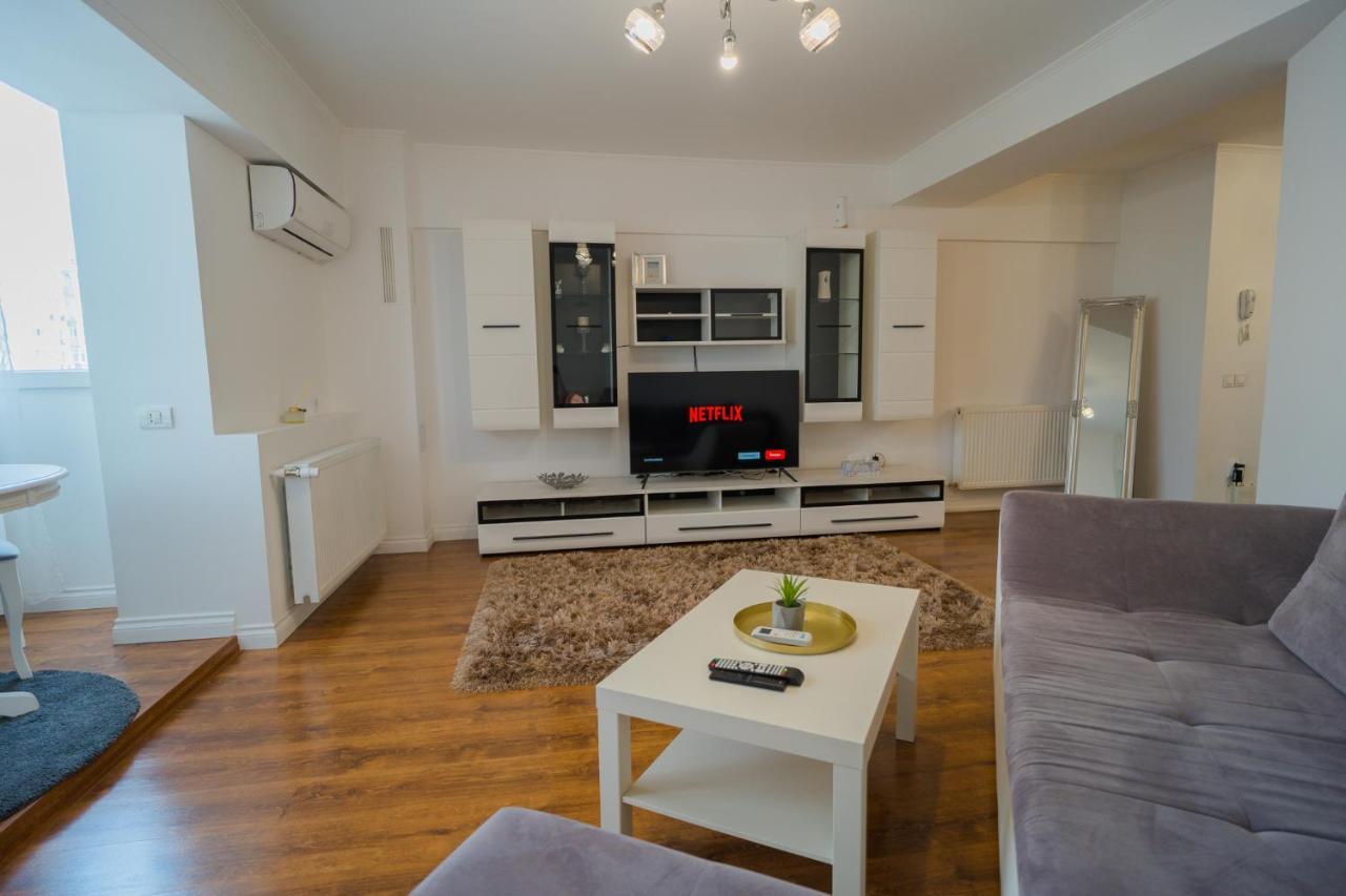 Cozy & Spacious 2Br Apartment With Netflix ブカレスト エクステリア 写真