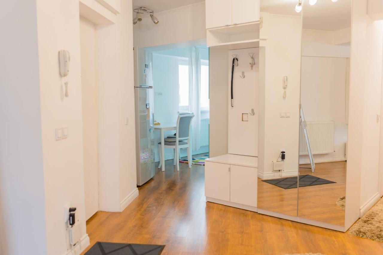 Cozy & Spacious 2Br Apartment With Netflix ブカレスト エクステリア 写真