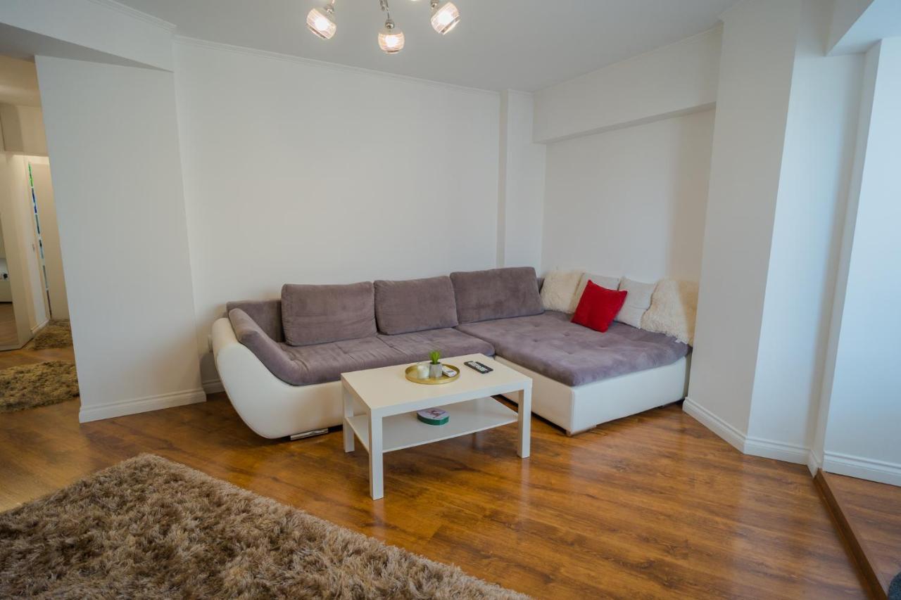 Cozy & Spacious 2Br Apartment With Netflix ブカレスト エクステリア 写真