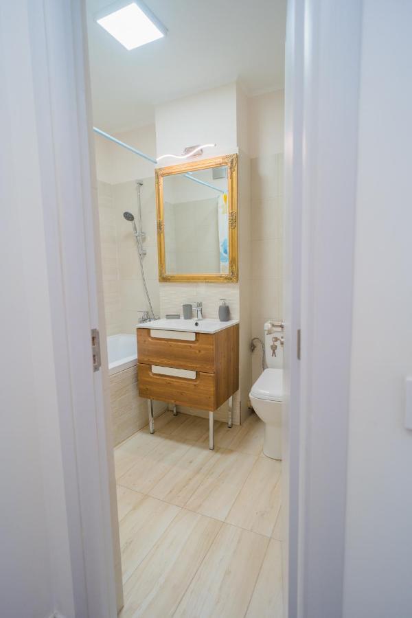 Cozy & Spacious 2Br Apartment With Netflix ブカレスト エクステリア 写真