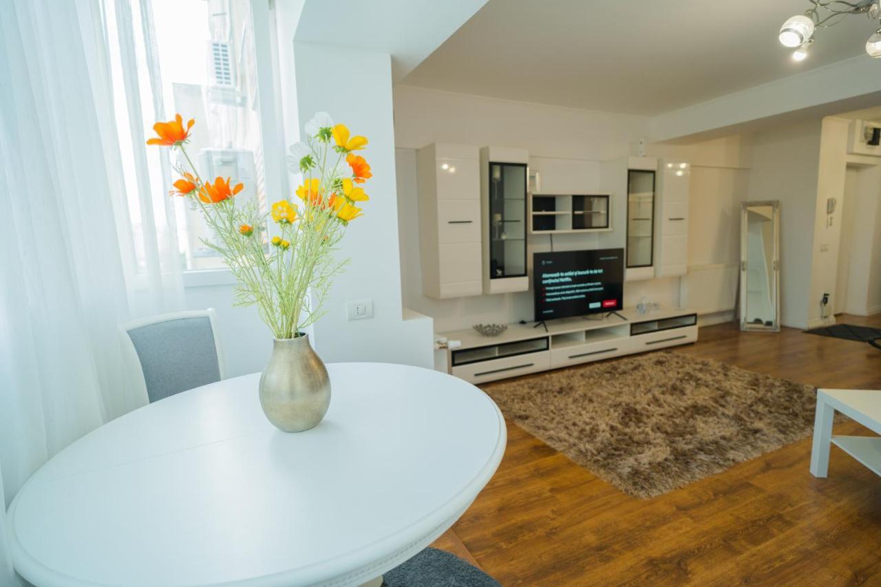 Cozy & Spacious 2Br Apartment With Netflix ブカレスト エクステリア 写真