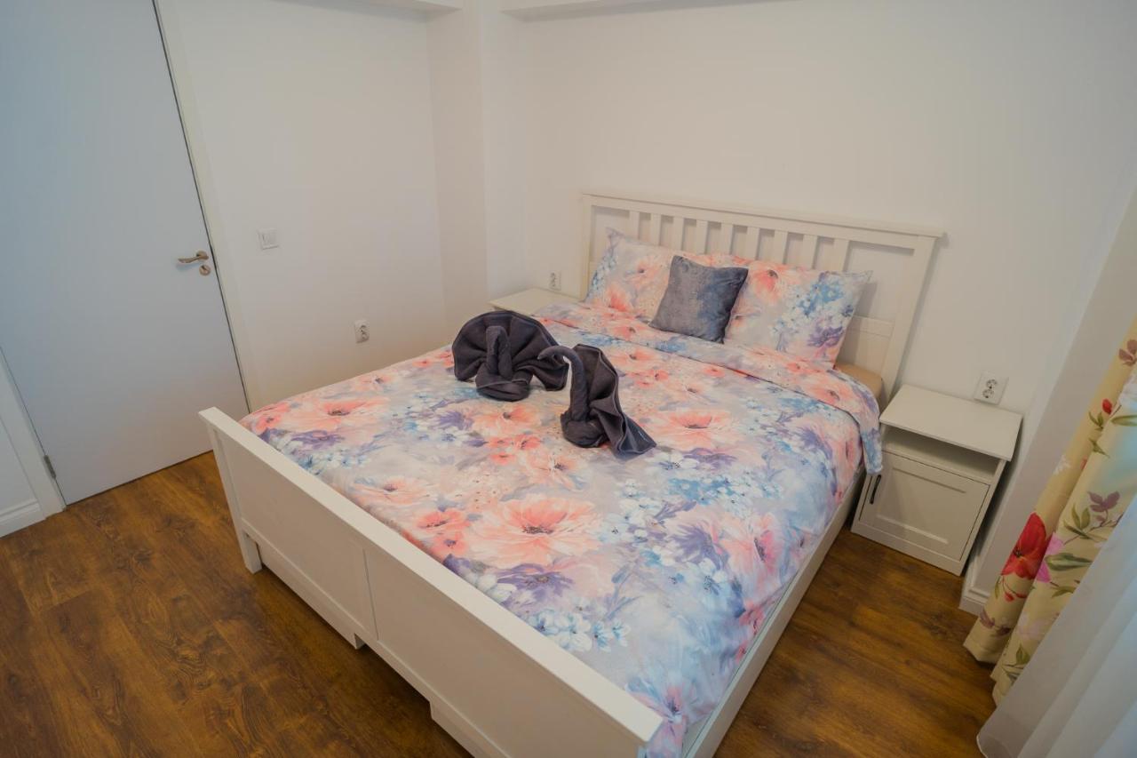Cozy & Spacious 2Br Apartment With Netflix ブカレスト エクステリア 写真