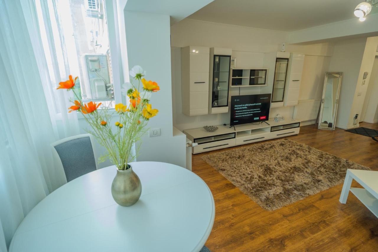 Cozy & Spacious 2Br Apartment With Netflix ブカレスト エクステリア 写真