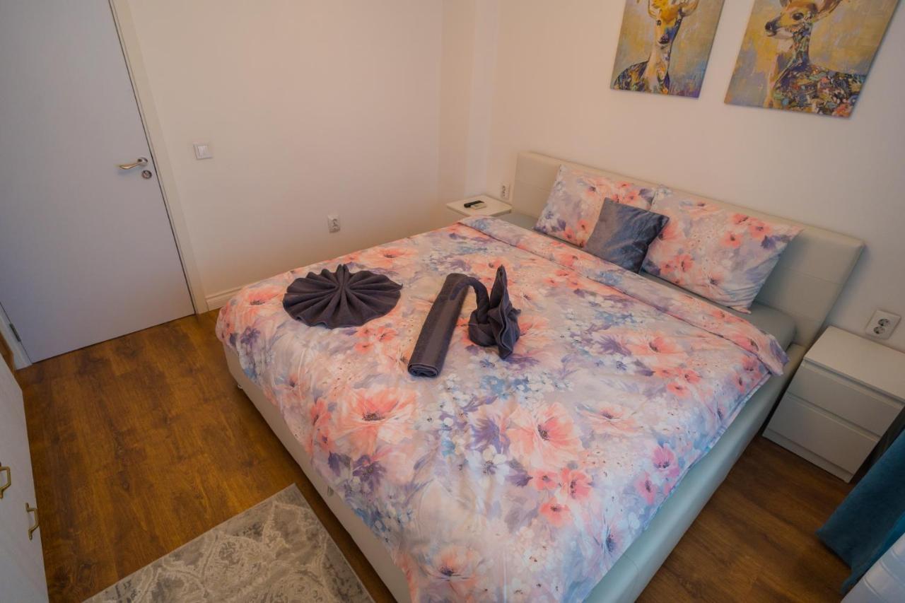 Cozy & Spacious 2Br Apartment With Netflix ブカレスト エクステリア 写真