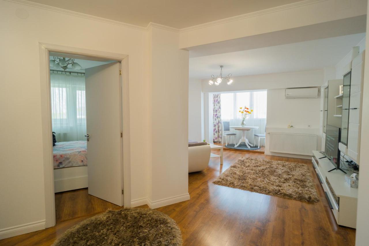 Cozy & Spacious 2Br Apartment With Netflix ブカレスト エクステリア 写真
