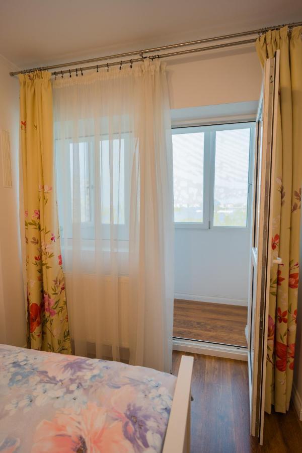 Cozy & Spacious 2Br Apartment With Netflix ブカレスト エクステリア 写真