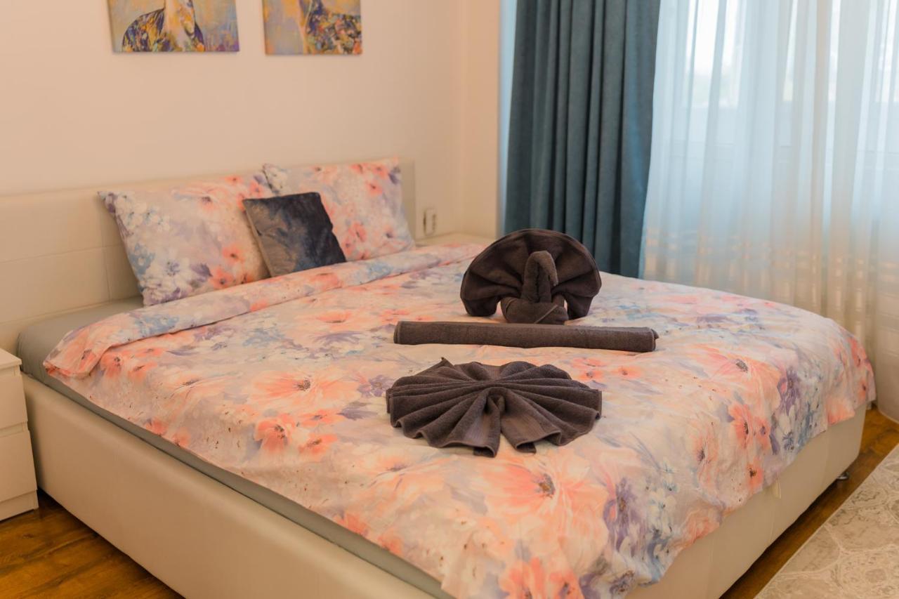 Cozy & Spacious 2Br Apartment With Netflix ブカレスト エクステリア 写真