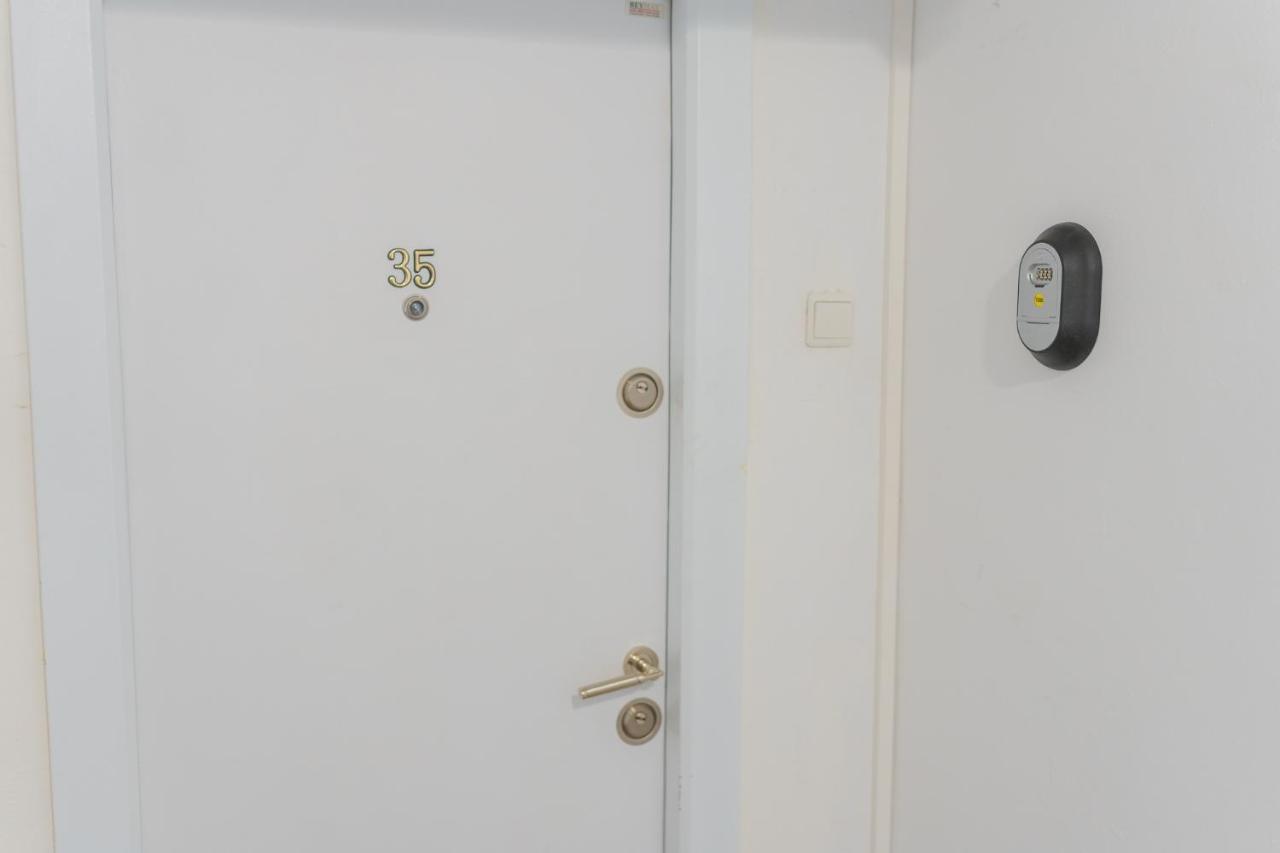 Cozy & Spacious 2Br Apartment With Netflix ブカレスト エクステリア 写真